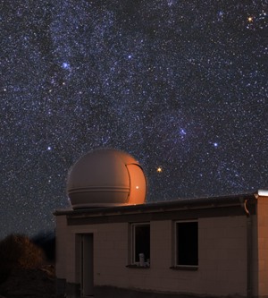 Die Elsterland-Sternwarte vor der Winter-Milchstraße