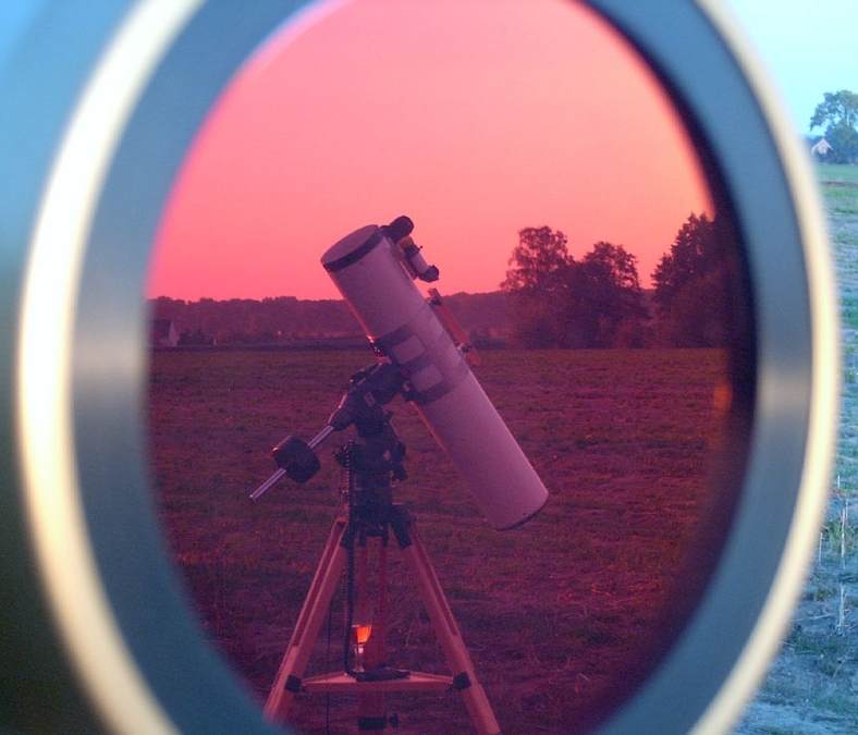 Der Intes 6 Zoll Maksutov spiegelt sich im 140mm Coronado