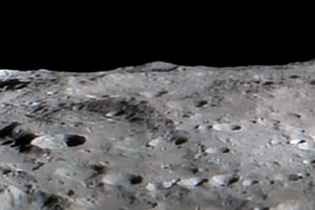 Berge am Mondsüdpol © Ralf Hofner